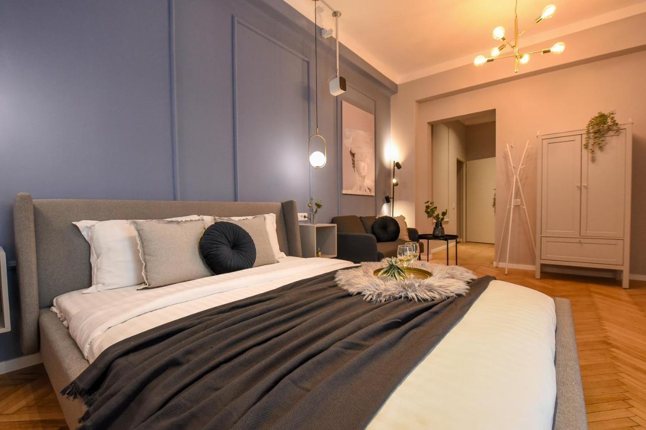 Modern Stay - Central Studios With Wall Projector Near Radisson บูคาเรสต์ ภายนอก รูปภาพ