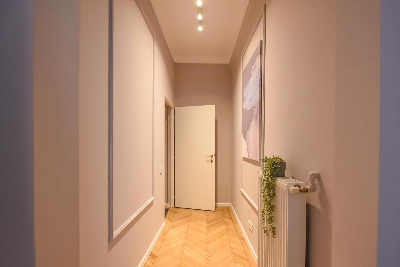 Modern Stay - Central Studios With Wall Projector Near Radisson บูคาเรสต์ ภายนอก รูปภาพ