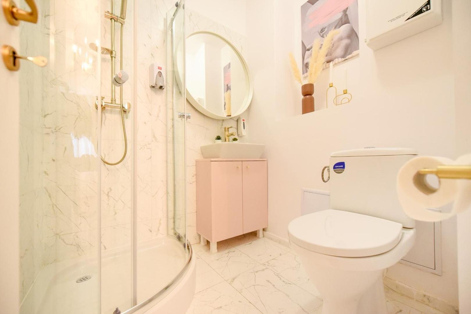 Modern Stay - Central Studios With Wall Projector Near Radisson บูคาเรสต์ ห้อง รูปภาพ